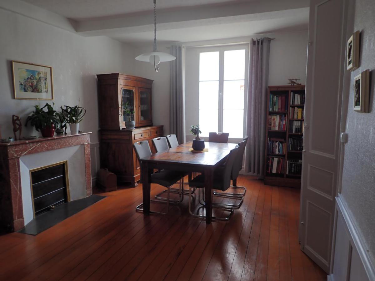 La Miramboise, Chambres Et Table D Hotes Мирамбо Екстериор снимка